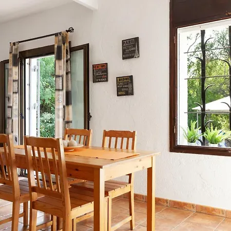 Lets Holidays & Business * טוסה דה מאר