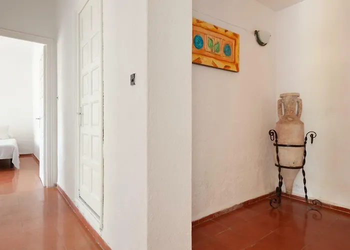 Lets Holidays & Business Holiday home *